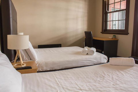 Campsie Hotel - Holiday Byron Bay 1