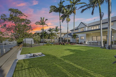 CANAL HOME NEAR MOOLOOLABA - Holiday Byron Bay 0