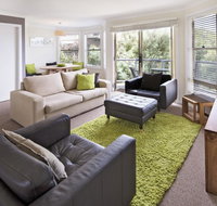 Caribou 3 - Modern  spacious with views over Lake Jindabyne - Holiday Byron Bay