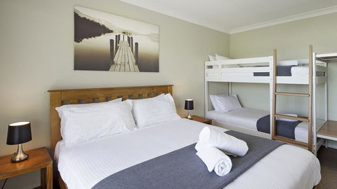 Caribou 3 - Modern & Spacious With Views Over Lake Jindabyne - Holiday Byron Bay 3