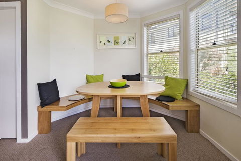Caribou 3 - Modern & Spacious With Views Over Lake Jindabyne - Holiday Byron Bay 1