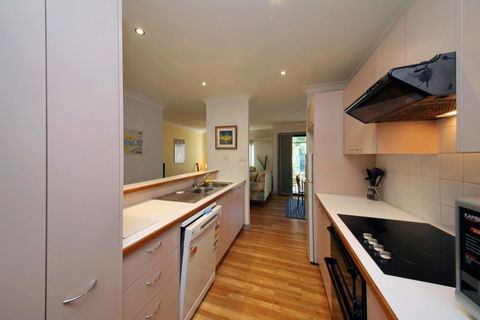 Carindale, Unit 24, 19 - 23 Dowling Street - Holiday Byron Bay 3