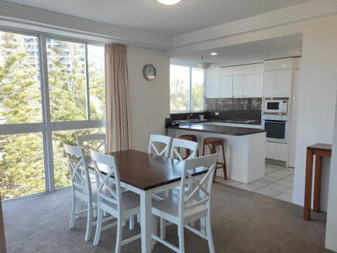 Carmel By The Sea - Holiday Byron Bay 2