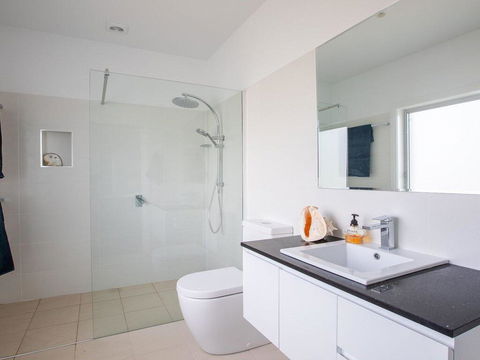 Catalina - Brand New House - Holiday Byron Bay 1