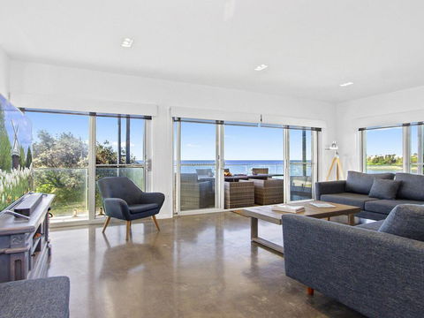 Catalina - Brand New House - Holiday Byron Bay 2
