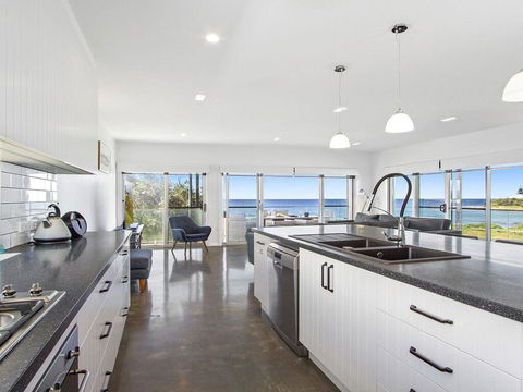 Catalina - Brand New House - Holiday Byron Bay 3