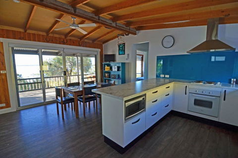 CDC-625 Beach House - Holiday Byron Bay 0