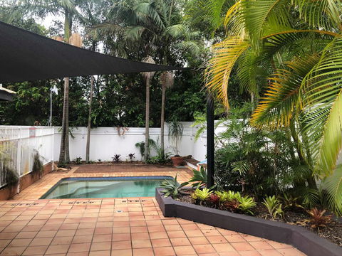 CENTRAL APARTMENT WITH POOL-WALK TO EVERYTHING - Holiday Byron Bay 1
