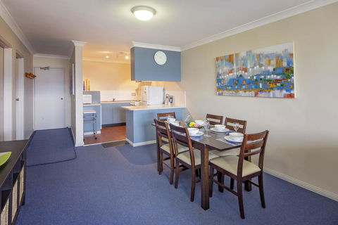 Central Park 7 - The Convenience Of Location & The Warmth Of Comfortable Living - Holiday Byron Bay 0