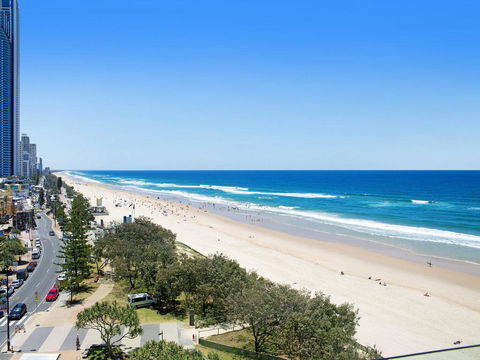 Central Surfers Paradise - Absolute Beachfront - Holiday Byron Bay 0