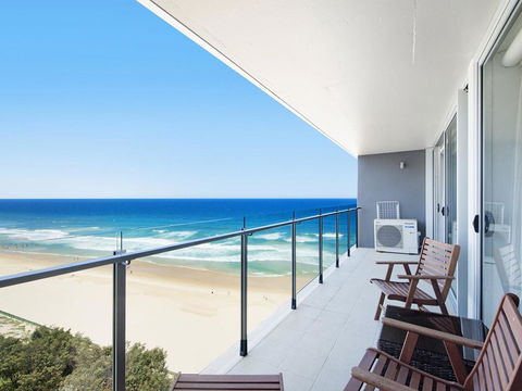 Central Surfers Paradise - Absolute Beachfront - Holiday Byron Bay 1
