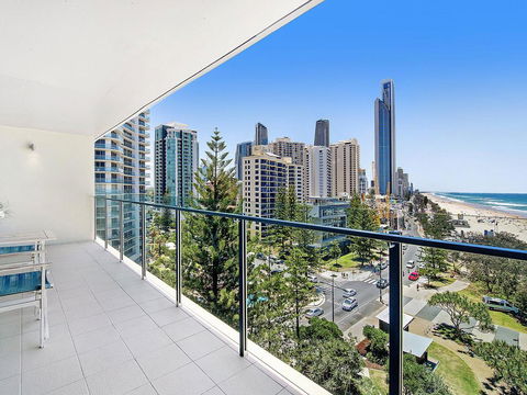 Central Surfers Paradise - Absolute Beachfront - Holiday Byron Bay 2