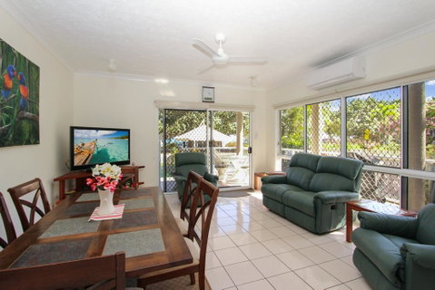 Champagne Apartment 1 - Holiday Byron Bay 2