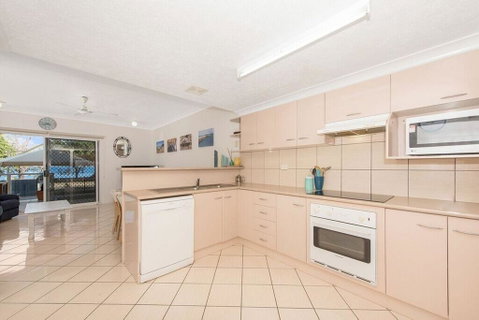 Champagne Apartment 2 - Holiday Byron Bay 3