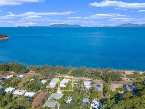 Champagne Apartment 2 - Holiday Byron Bay 1