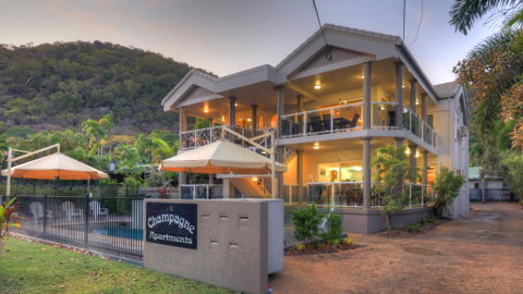 Champagne Apartment 2 - Holiday Byron Bay 0