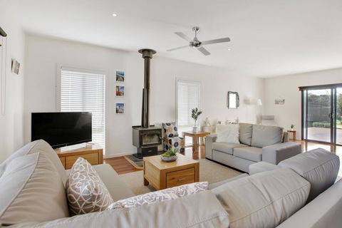 Charchie's By The Sea Pet Friendly Family Home, Close To Beach - Holiday Byron Bay 3