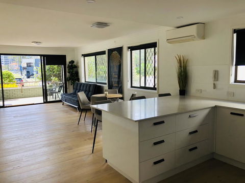 CHELSEA BY THE SEA - 2 BED APART - WALK TO BEACH - Holiday Byron Bay 2