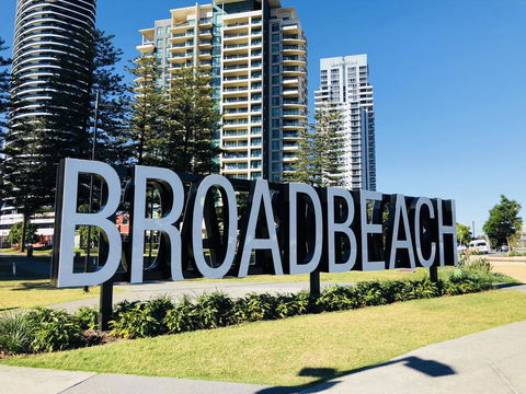CHELSEA BY THE SEA - 2 BED APART - WALK TO BEACH - Holiday Byron Bay 1