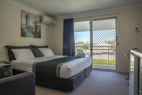 Chermside Court Motel - Holiday Byron Bay 0