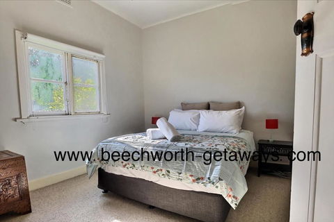 Cherry Blossom Cottage - Beechworth-Getaways - Holiday Byron Bay 3