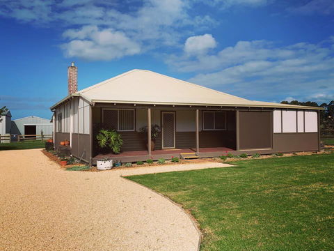 Chesterfarm And Stables - Holiday Byron Bay 1