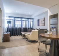 Chic  comfy 1 Bed home Silkari Suite Chdatswood