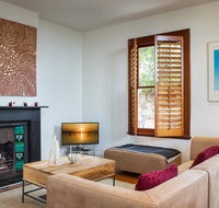 Chic Two-storey Cottage with Darling Harbour Views - Holiday Byron Bay