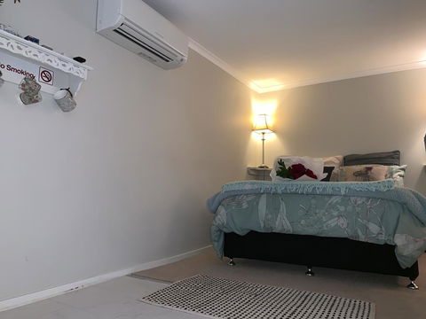 Churchill's B&B Twin Spa Getaway - Holiday Byron Bay 0