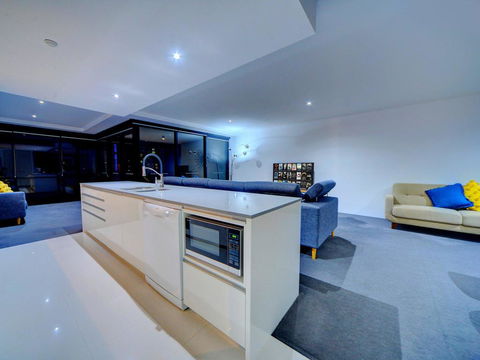 Circle On Cavill 37th Floor Ocean And River Views - Holiday Byron Bay 1