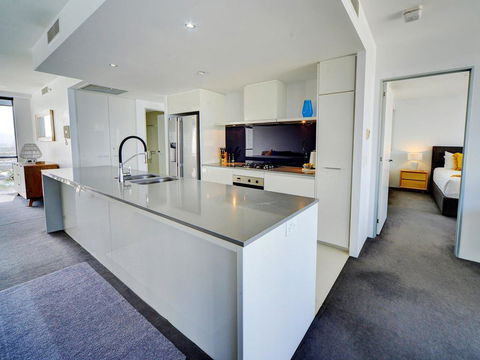 Circle On Cavill 37th Floor Ocean And River Views - Holiday Byron Bay 2