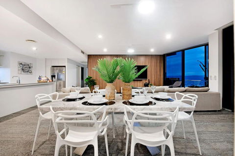 Circle On Cavill Subpenthouse - Holiday Byron Bay 2