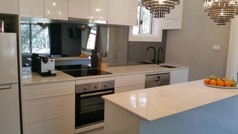 City Life Apartment-full Kitchen & Separate Bedroom - Holiday Byron Bay 2