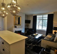 City Life Apartment-full kitchen  separate bedroom - Holiday Byron Bay