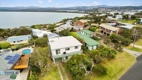 Cliffhanger - Pet Friendly - Holiday Byron Bay 0