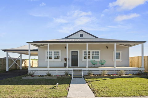 Cloverdale Cottage - Holiday Byron Bay 0