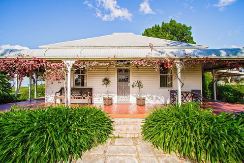 Cockfighters Ghost Vineyard Accommodation - Holiday Byron Bay 0