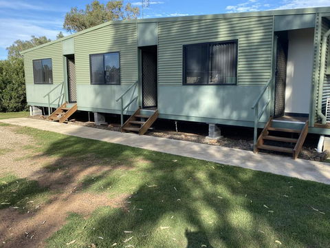 Commercial Hotel Curlewis - Holiday Byron Bay 1