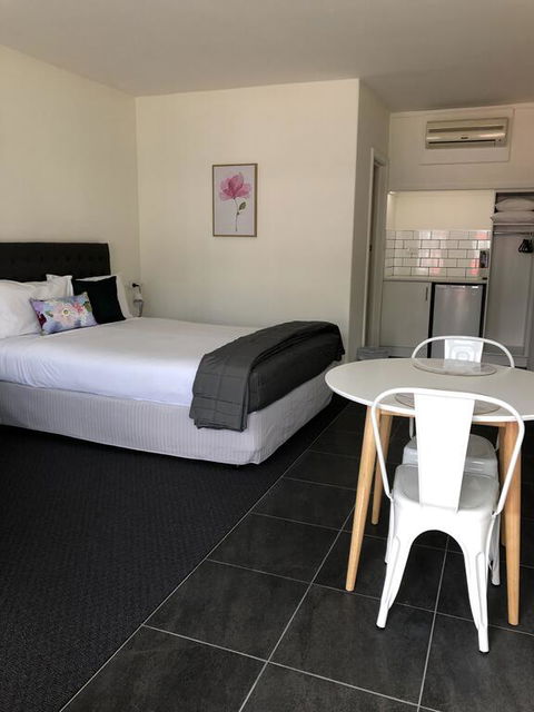 Commodore Motor Inn - Holiday Byron Bay 3