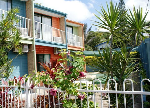 Coolum Budget Accommodation - Holiday Byron Bay 0
