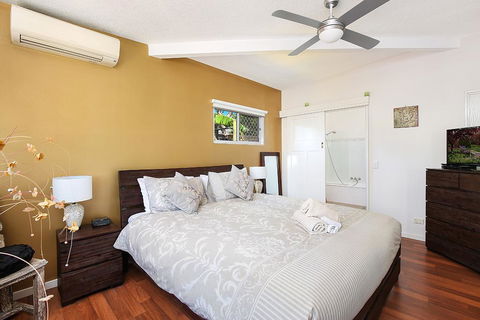Coolum Retreat, Pet Friendly, Sunshine Coast Holiday House - Holiday Byron Bay 3