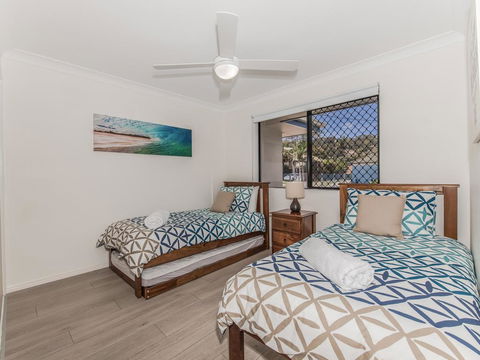 Coolum Waves Pet Friendly Holiday House - Holiday Byron Bay 2
