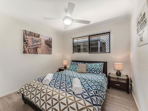 Coolum Waves Pet Friendly Holiday House - Holiday Byron Bay 3