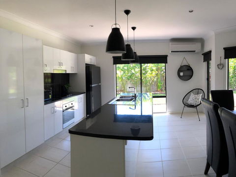 Cooya Beach - Ultimate Tropical Getaway - Holiday Byron Bay 3