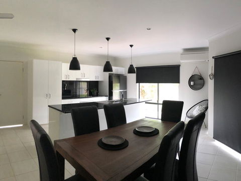 Cooya Beach - Ultimate Tropical Getaway - Holiday Byron Bay 1