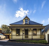 Corinda Contemporary - Holiday Byron Bay
