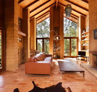 Corymbia Cottage - unique quirky private a guest favourite