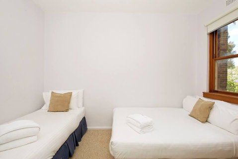 Cosy 2BR Plus Parking In Nth Sydney - Holiday Byron Bay 3