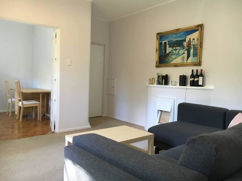 Cosy 2BR Plus Parking In Nth Sydney - Holiday Byron Bay 1
