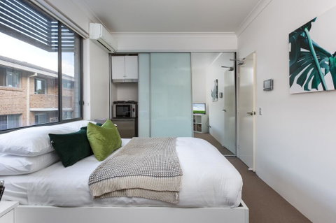 Cosy And Bright Studio Next To Westmead Hospital - Holiday Byron Bay 2